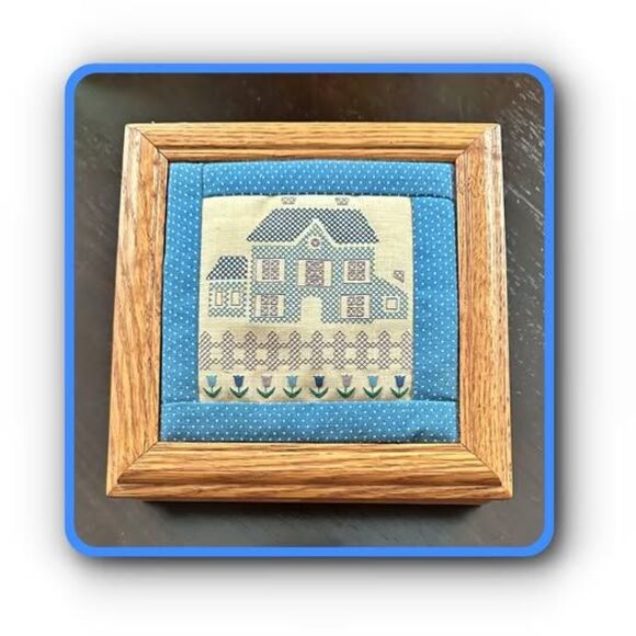 Cross Stitch Trinket Box Golden Oak Wood Home w/ Fence & Flowers 7 x 7 Square - Picture 1 of 4